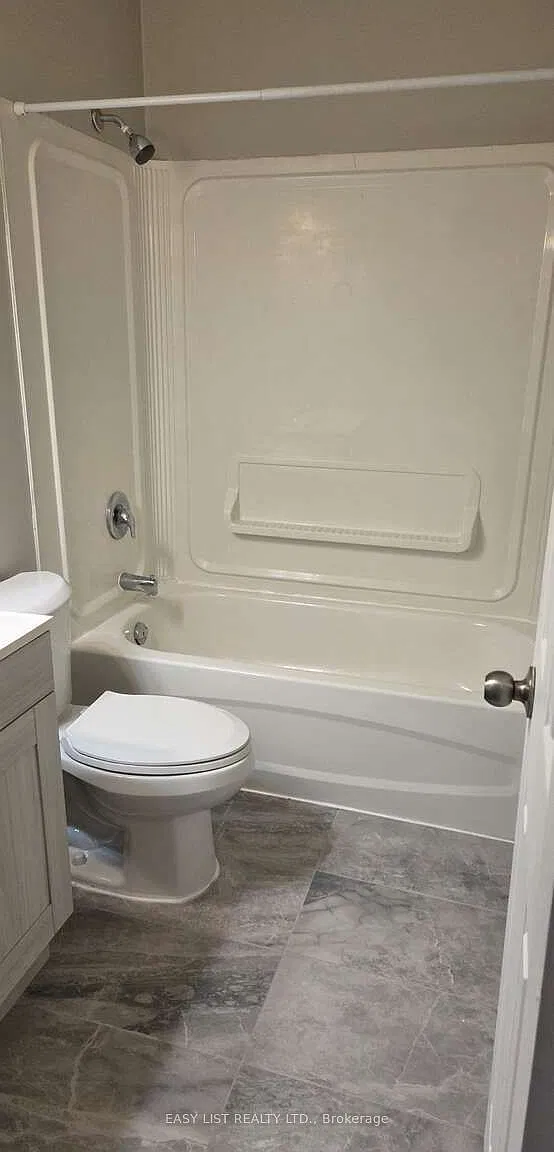 3 bed, $2,100 — Photo 3