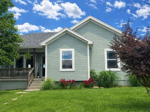 111 E Timberlake Dr, Lone Jack, MO 64070