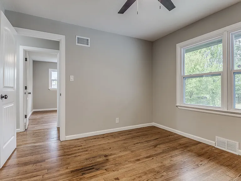 349 SE Rockwood Ave — Photo 30