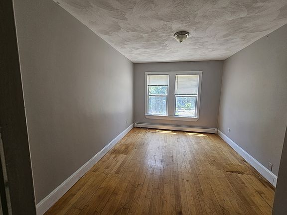 4th image of 35 Bradshaw St APT 2