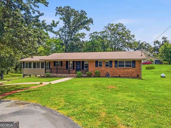 3rd image of 379 Hunt Rd NW