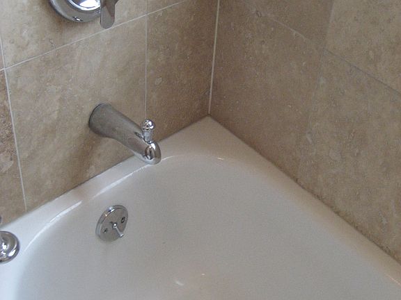 5th image of 4110 N Wolcott Ave #3
