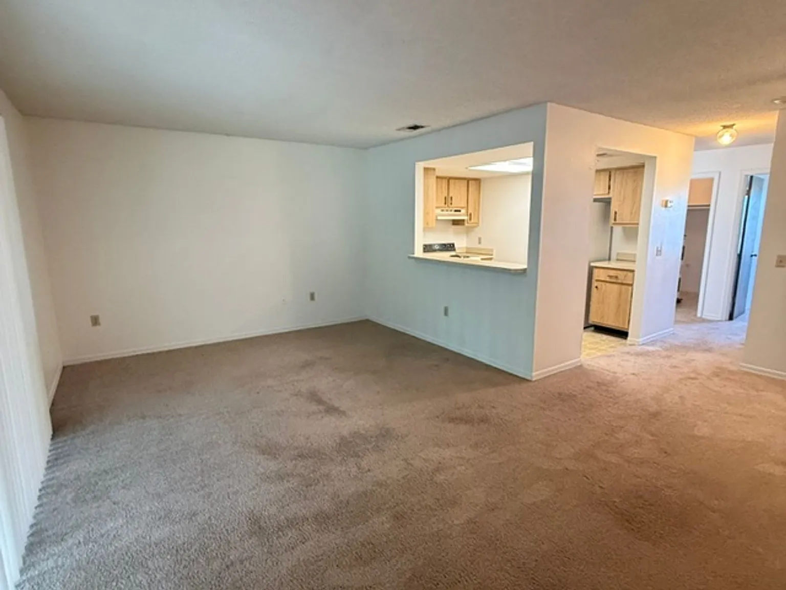 Coral Gardens one bedroom Condo — Photo 4