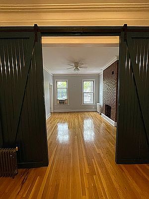 2nd image of 4913 Vernon Blvd #2