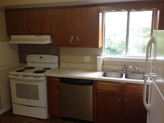 4th image of 119 Trout St NW