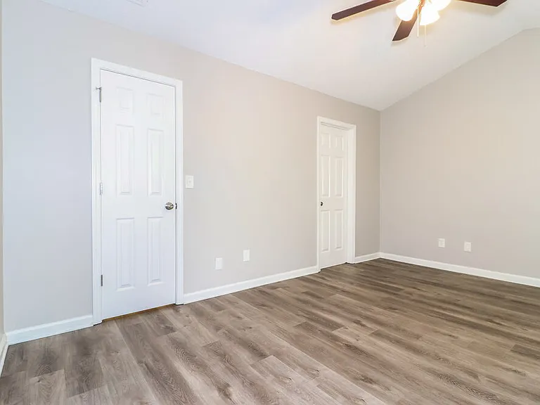1015 Amelia Grove Ln — Photo 8