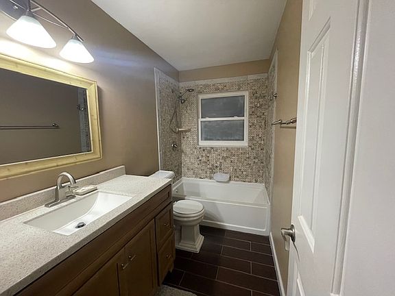 3rd image of 845 Lagoon Dr