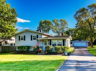 925 Raleigh Rd, Mundelein, IL 60060