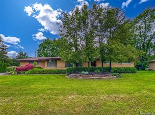 2558 Avonhurst Dr, Troy, MI