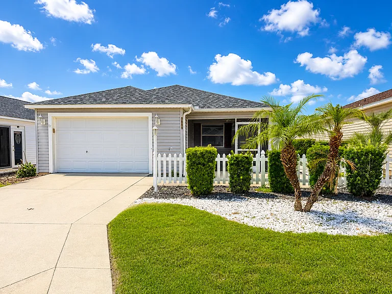 1835 Hallandale Ln — Photo 1