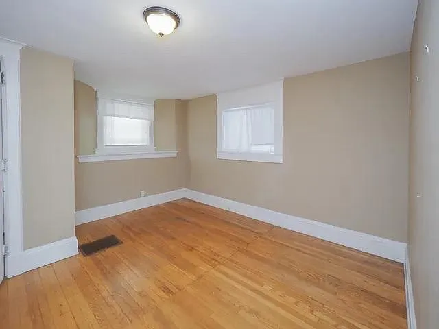 703 Clinton Ave — Photo 3