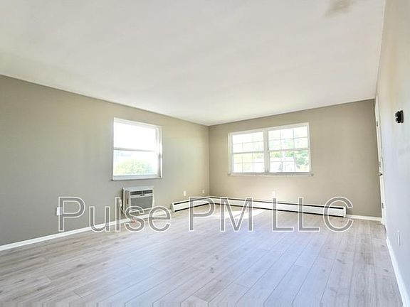 4th image of 24 Rosebud Ave APT 4