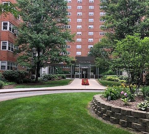 3rd image of 4980 N Marine Dr APT 631