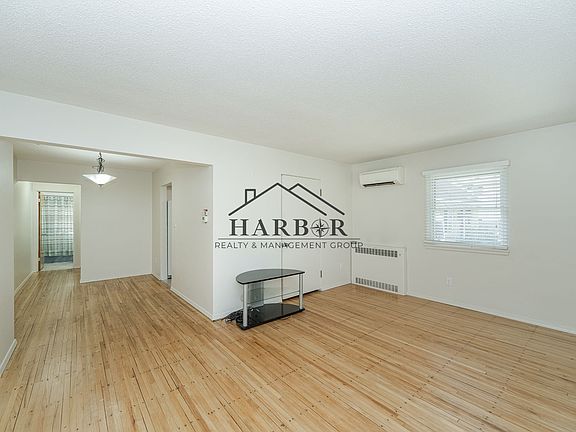 5th image of 712 10th Ave SE