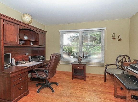 4th image of 637 Primrose Ln