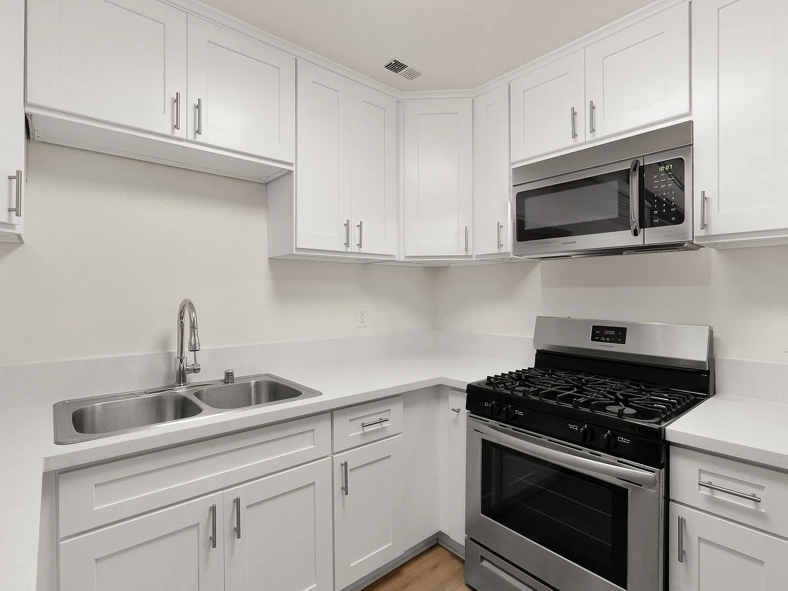 Parkview Palms Apartments- Riverside, CA — Photo 4