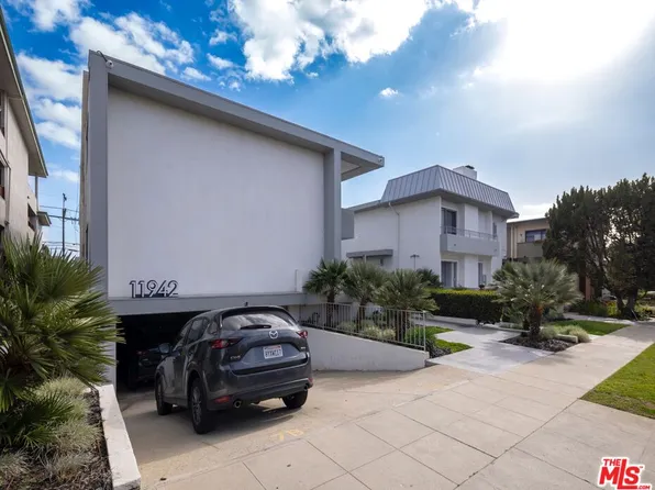 11942 Darlington Ave, Los Angeles, CA 90049