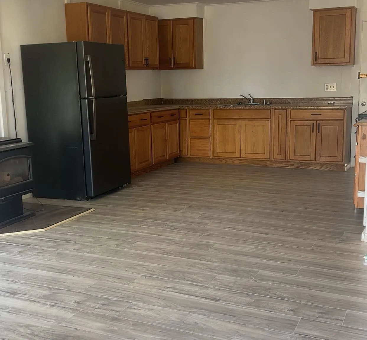 445 E North St — Photo 2