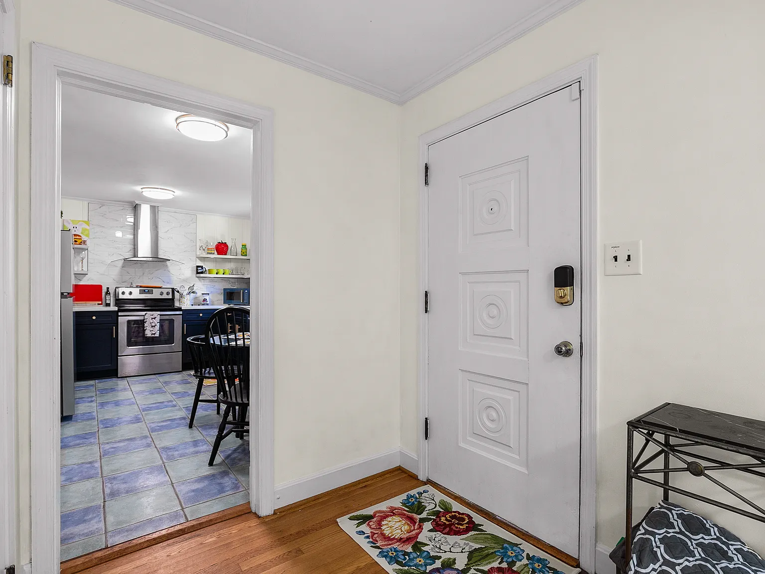 3 bed, 1120 sqft, $3,500 — Photo 2