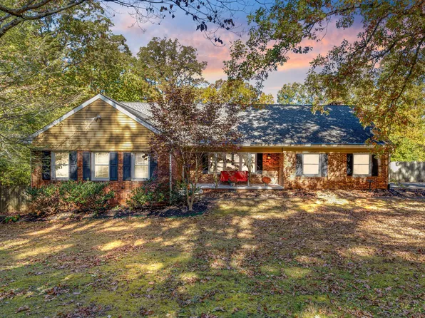 906 Glamis Cir, Signal Mountain, TN 37377