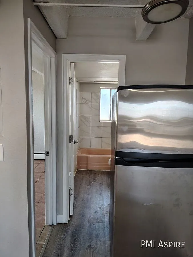 2 bed, 1.0 bath, 1000 sqft, $1,100 — Photo 3