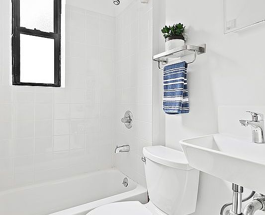 5th image of 341 Bedford Ave #2