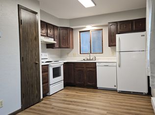 2955 Wildwood Dr #4, Dubuque, IA 52001