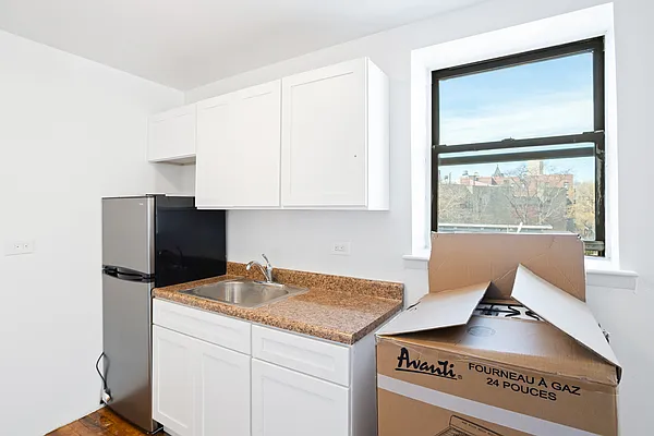 Rented by Safdie Realty Group | media 4