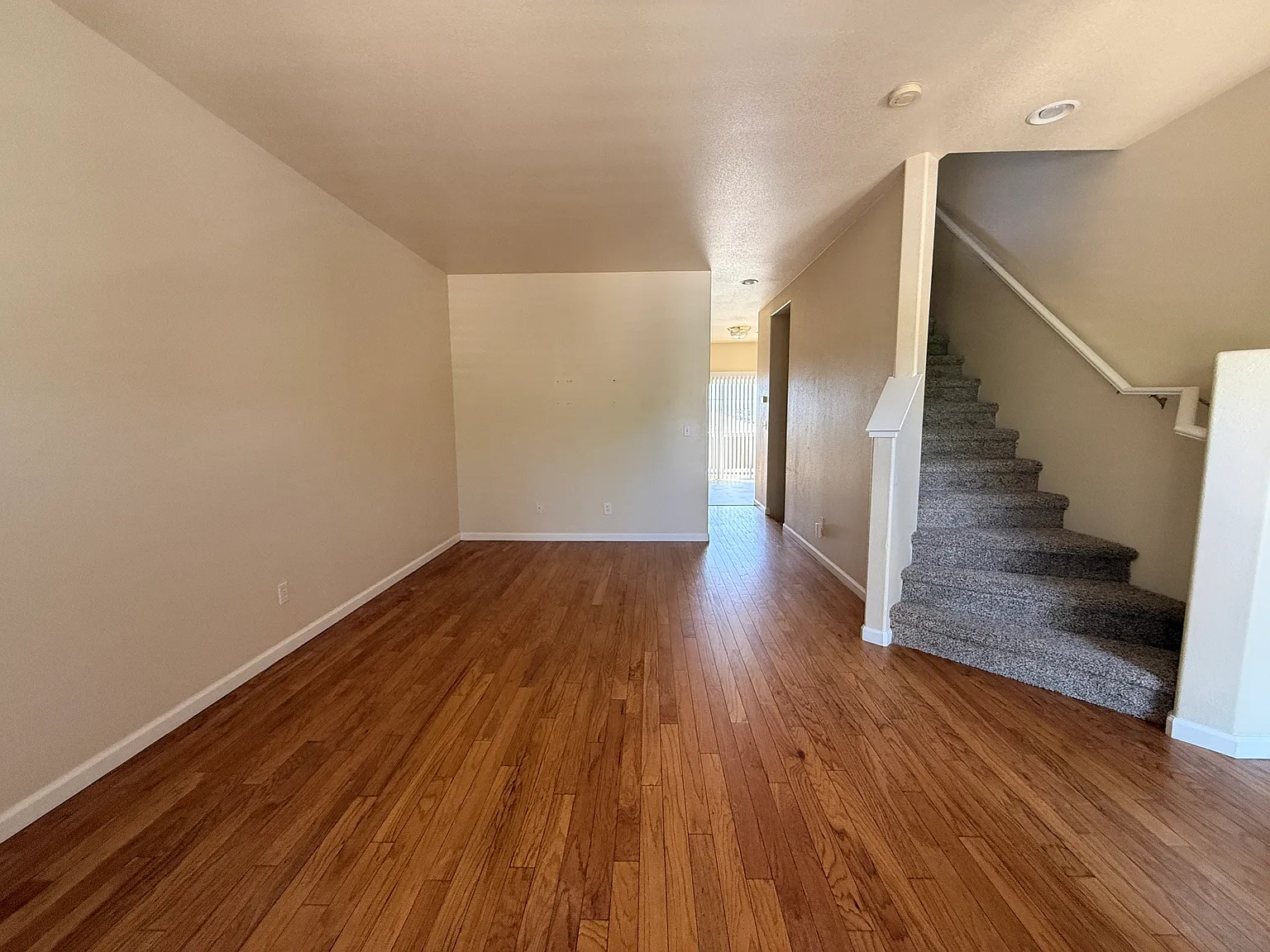 2 bed, 2.5 bath, 1228 sqft, $2,100 — Photo 4