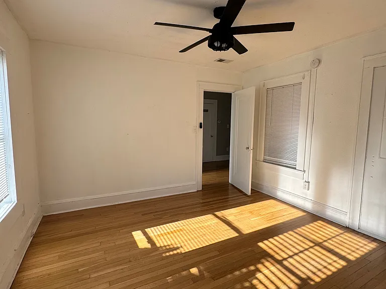 1033 Bay St NE #1 — Photo 12