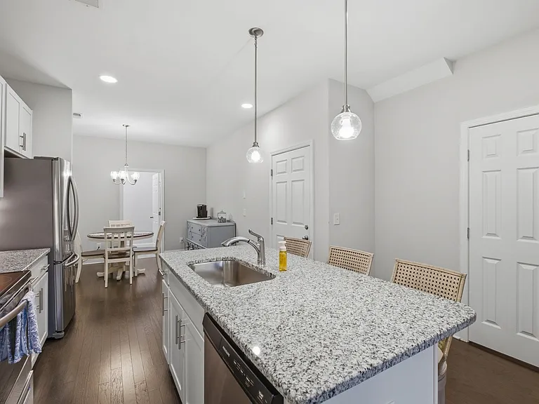 257 Claremont Ct — Photo 9