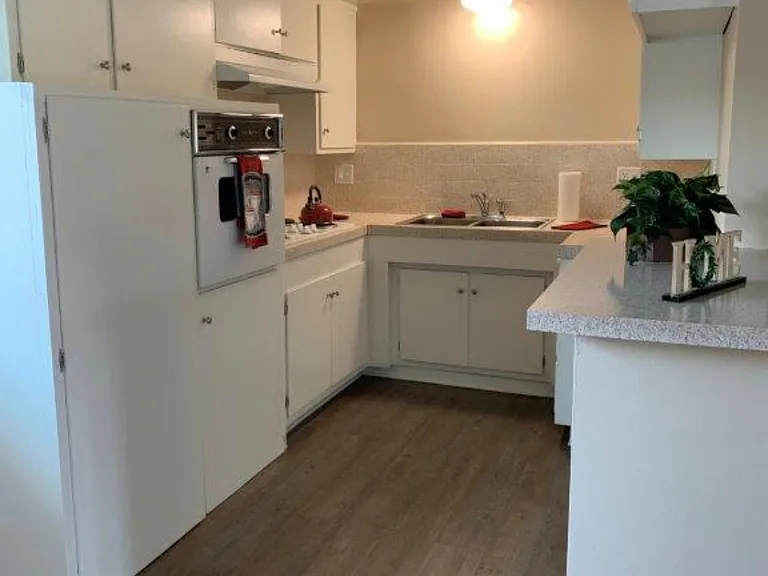 Cypress Terrace Apartments — Photo 6