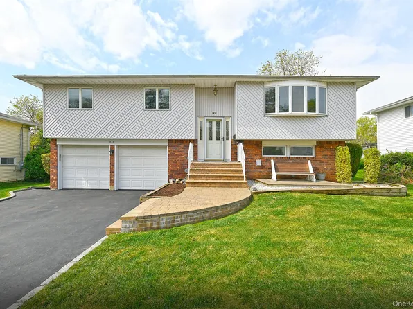 62 Beaumont Drive, Plainview, NY 11803