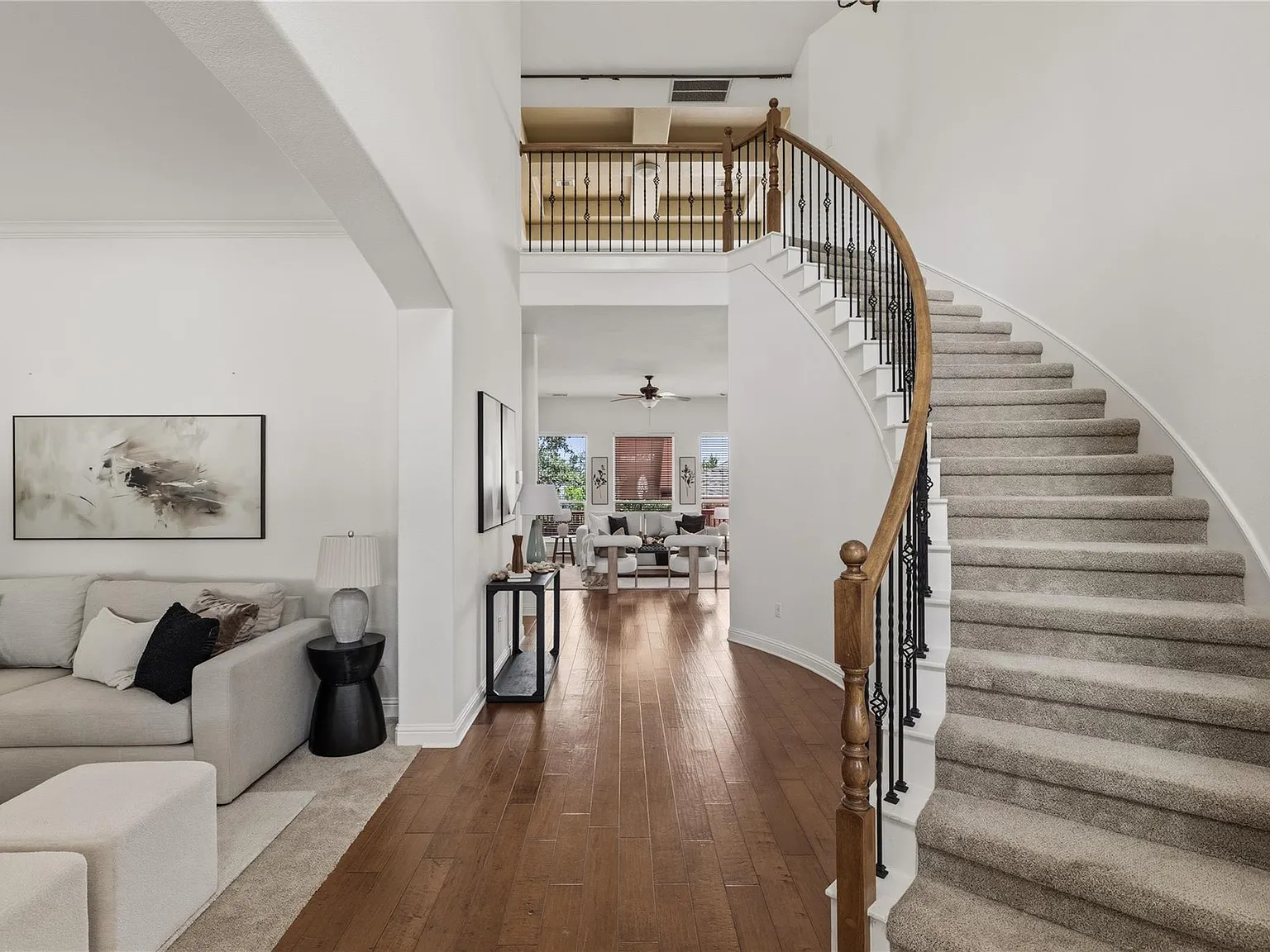 4 bed, 3.5 bath, 4265 sqft, $5,500 — Photo 3