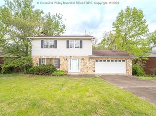 1912 Oakridge Dr, Charleston, WV 25311