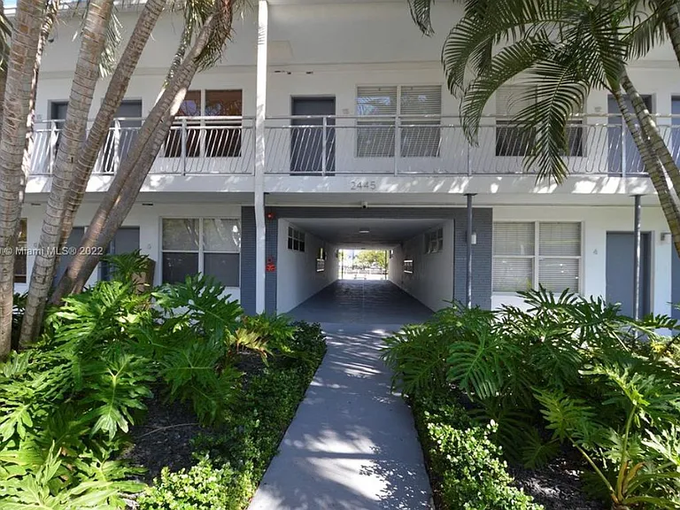2445 Lake Pancoast Dr #4 — Photo 6