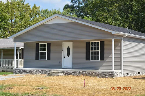 412 E Hogan St Photo 1