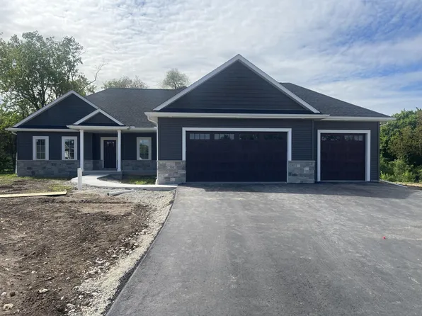 300 Luann Kay Ln, Orfordville, WI 53576