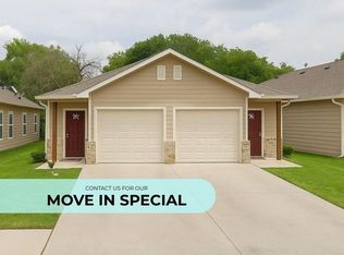 811 S Wilson St, Kaufman, TX 75142