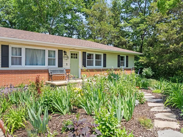 3709 Evergreen Ln — Photo 2