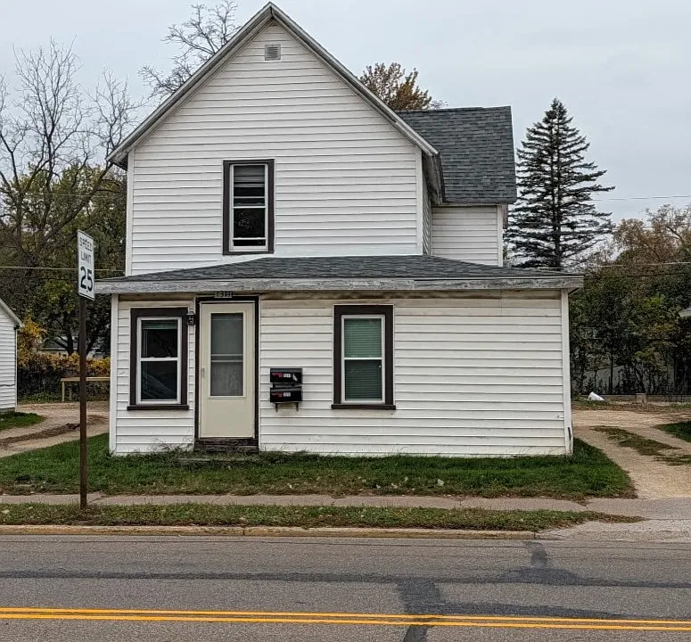 3 bed, $800 — Photo 1