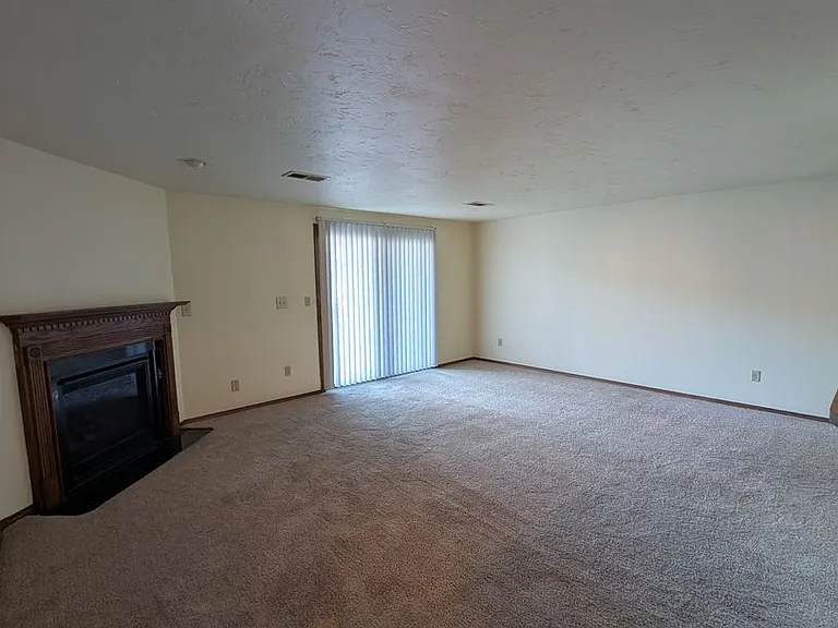 Pheasant Run Apartments — Photo 11