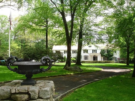 Driveway to 343 Laurel Road