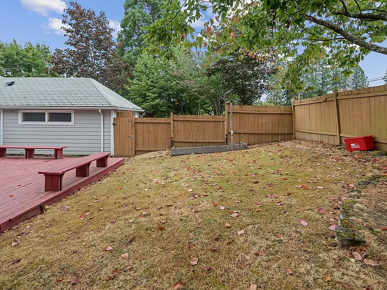 9520 SW Cypress St — Photo 33