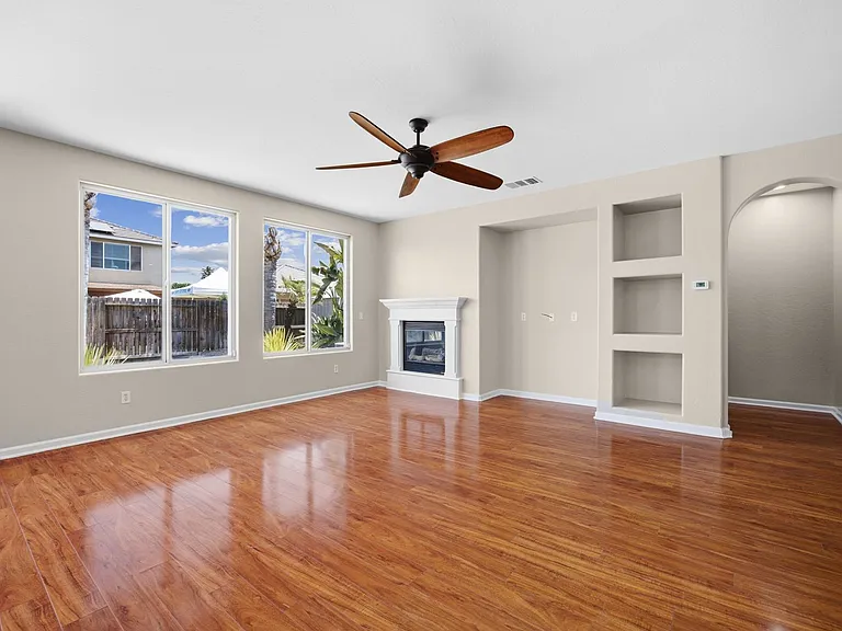 1428 N Leila St — Photo 7