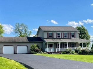524 Creamton Dr, Pleasant Mount, PA 18453
