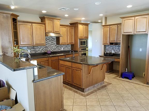 3rd image of 850 W Hermosa Dr