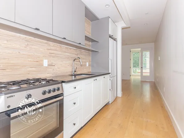 87 Montrose Avenue image 2 of 9