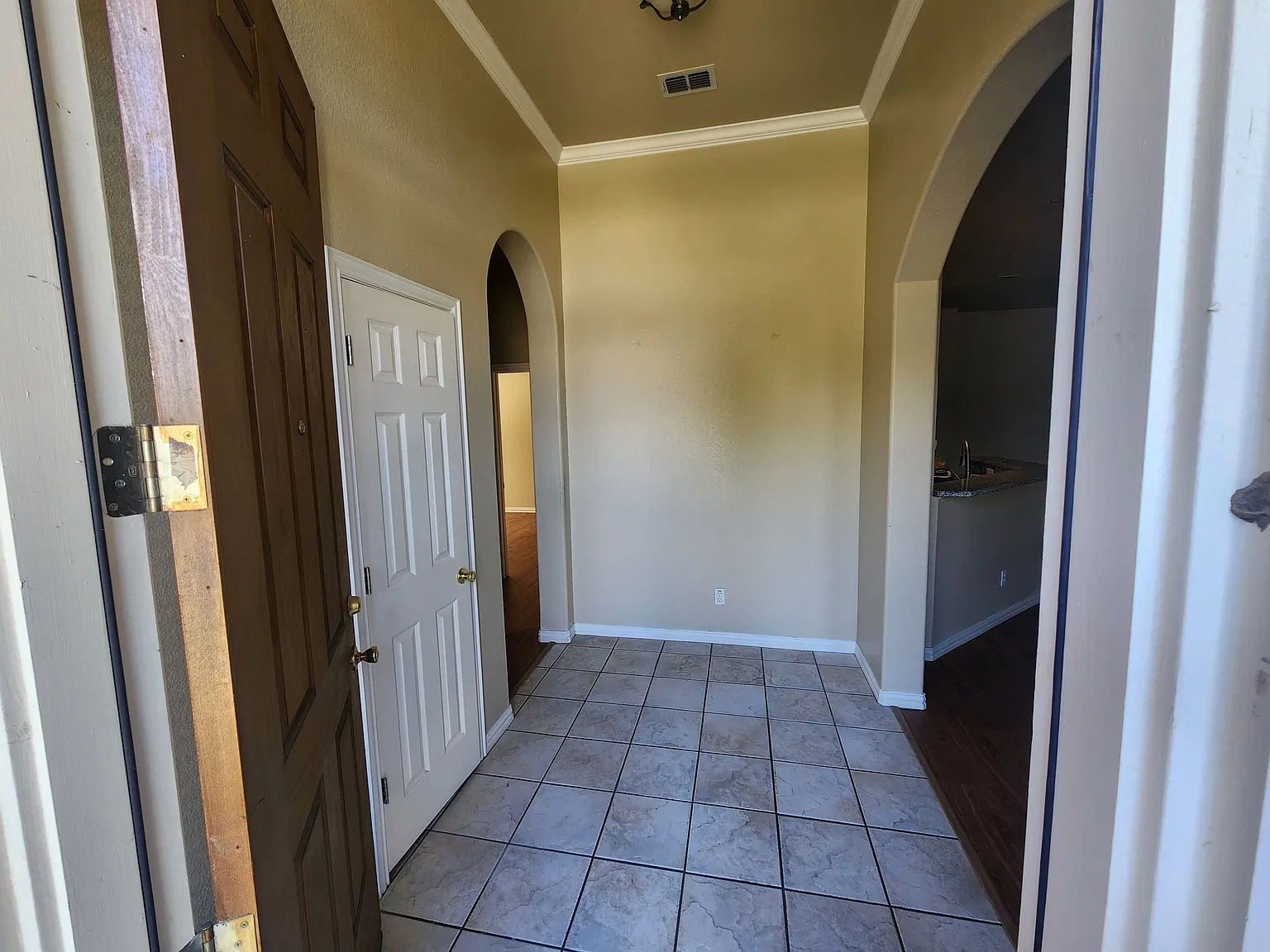 3 bed, 1702 sqft, $2,150 — Photo 3