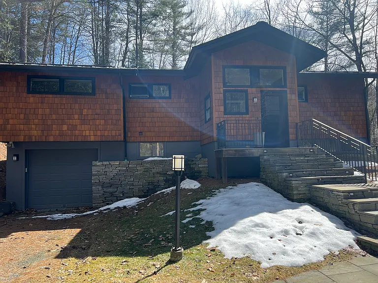 1 Barrett Rd — Photo 2